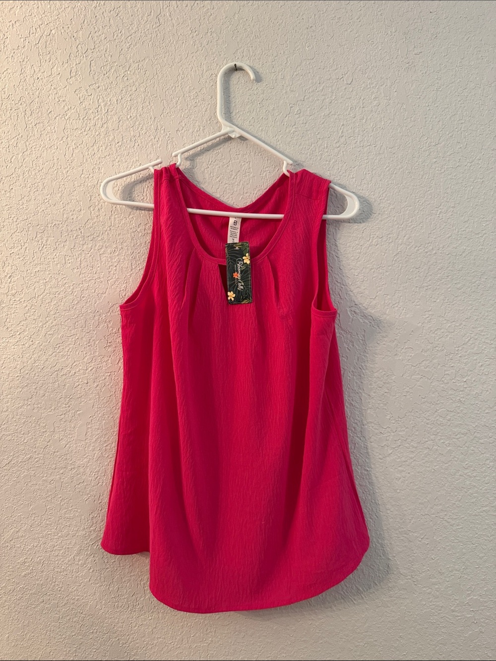 Women’s Bright Pink Sleeveless Scoop Neck Tank — Casual Everyday Top